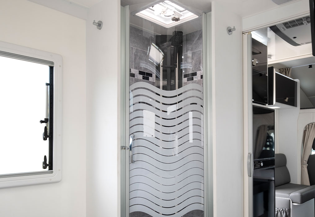 Winnebago Iluka 4 Berth Motorhome Internal Toilet/vanity & separate shower