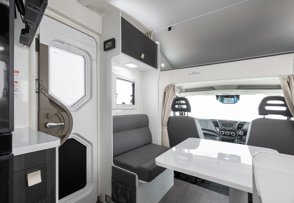 Winnebago Iluka 4 Berth Motorhome Internal Table/dinette conversions